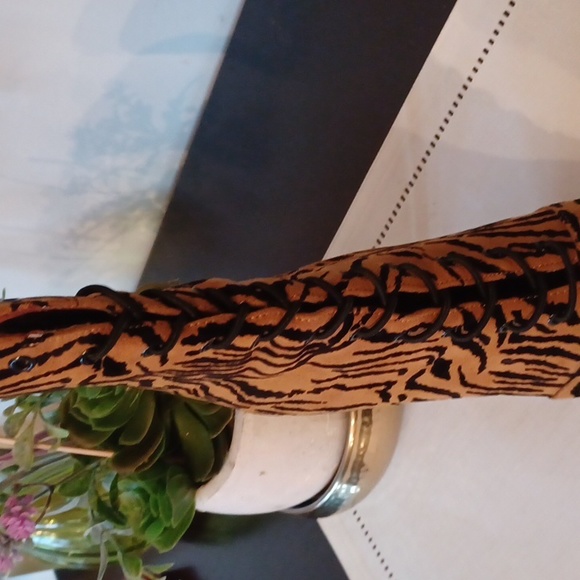 Qupid-(Sz 8) Brown/Blk animal print Ankle Boot-Tie up front inside Zipper 4"heel - Picture 3 of 10